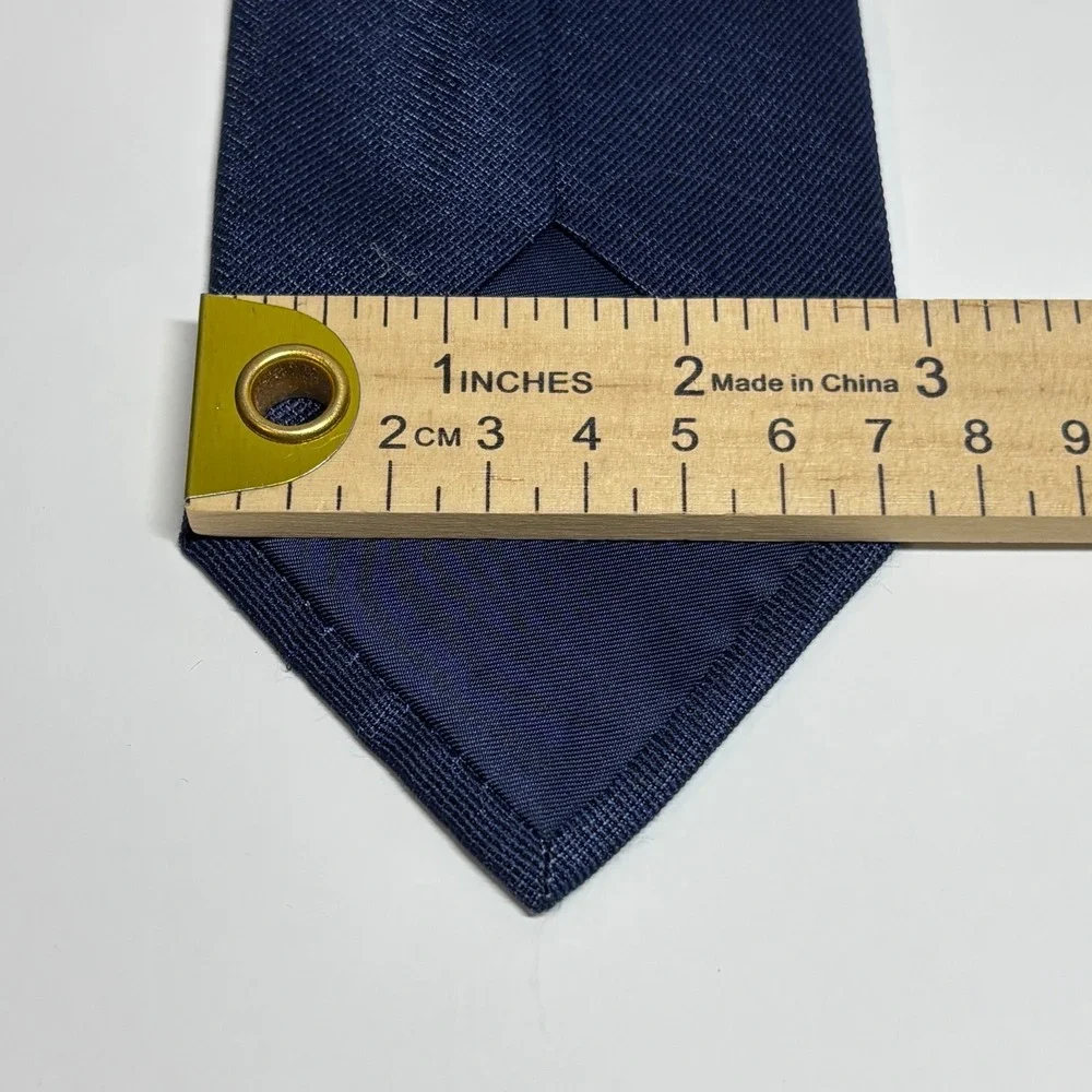 Banana Republic Necktie Mens OS Navy Blue 100% Silk Textured Solid Formal Preppy